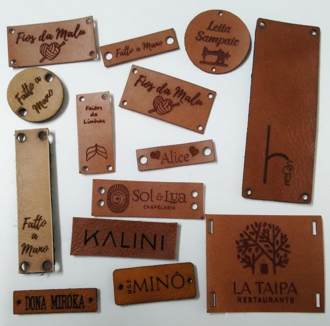 Etiquetas sintéticas indicada para confecções em geral, bolsas, malas, bonés, toucas, necessaire, etc.